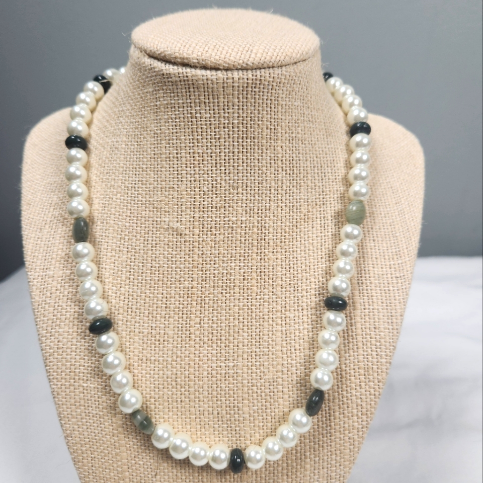 Multicolored Faux Pearls Necklace